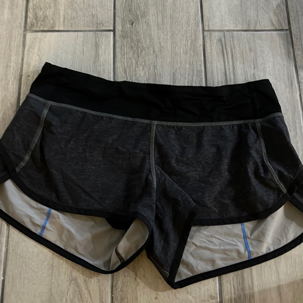lululemon speed up mid rise shorts size 6